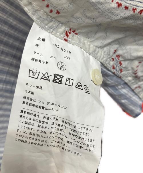 COMME des GARCONS（コムデギャルソン）COMME des GARCONS (コムデギャルソン) ペイズリ-柄切替 AD2024 ストライプ 半袖シャツ スカイブルー×ホワイト サイズ:XSの古着・服飾アイテム