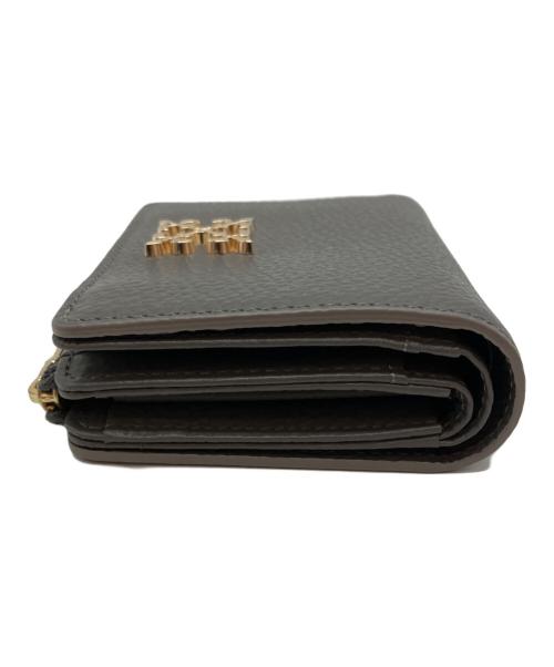 russet（ラシット）russet (ラシット) モノグラムプレート ハーフウォレット 2つ折り財布 グレーの古着・服飾アイテム