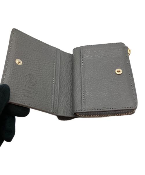 russet（ラシット）russet (ラシット) モノグラムプレート ハーフウォレット 2つ折り財布 グレーの古着・服飾アイテム