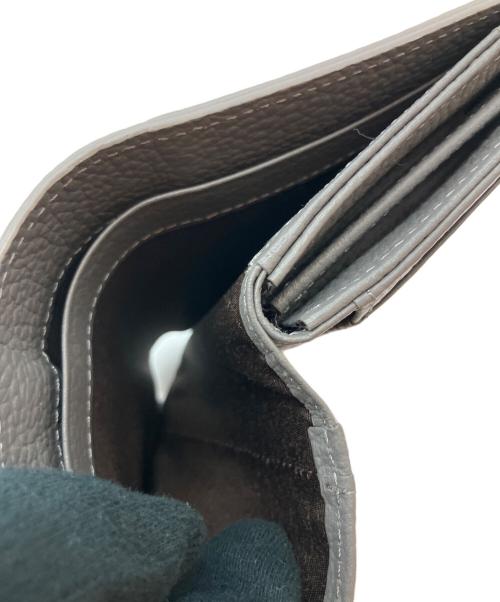 russet（ラシット）russet (ラシット) モノグラムプレート ハーフウォレット 2つ折り財布 グレーの古着・服飾アイテム