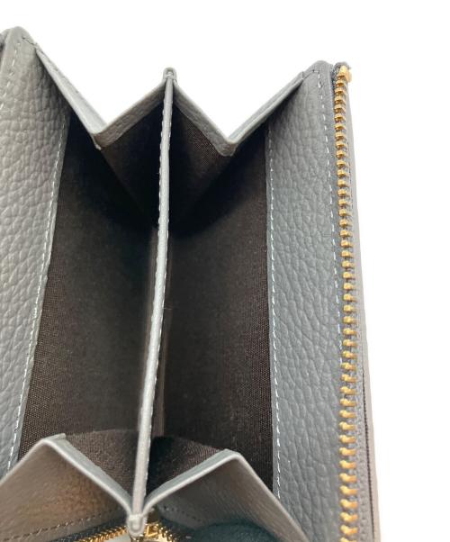 russet（ラシット）russet (ラシット) モノグラムプレート ハーフウォレット 2つ折り財布 グレーの古着・服飾アイテム