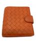 BOTTEGA VENETA（ボッテガベネタ）の古着「イントレチャート 2つ折り財布」｜オレンジ