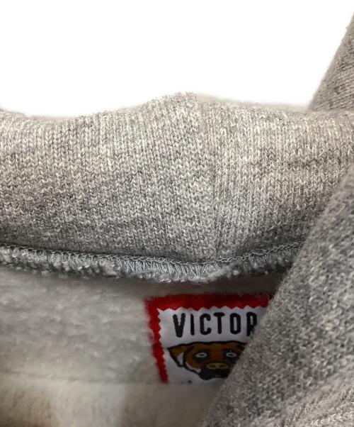 VICTOR VICTOR（ヴィクター ヴィクター）VICTOR VICTOR (ヴィクター ヴィクター) プルオーバーパーカー グレー サイズ:Sの古着・服飾アイテム