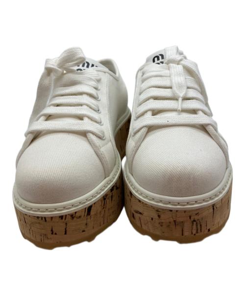 MIU MIU（ミュウミュウ）MIU MIU (ミュウミュウ) キャンパス地 コルクスニーカー ホワイト サイズ:40の古着・服飾アイテム