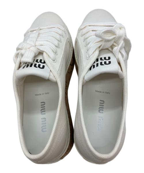 MIU MIU（ミュウミュウ）MIU MIU (ミュウミュウ) キャンパス地 コルクスニーカー ホワイト サイズ:40の古着・服飾アイテム