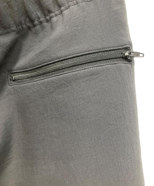 UNITED ARROWS & SONS（ユナイテッドアローズ アンド サンズ）UNITED ARROWS & SONS (ユナイテッドアローズ アンド サンズ) 尾花大輔 by DAISUKE OBANA PE TRACK PANTS トラックパンツ グレー サイズ:Mの古着・服飾アイテム