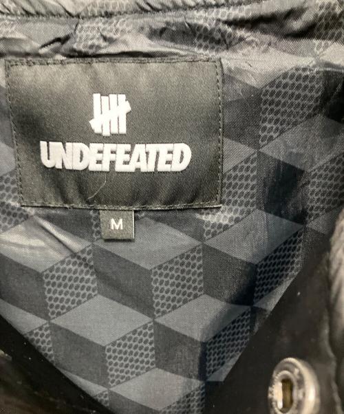 UNDEFEATED（アンディフィーテッド）UNDEFEATED (アンディフィーテッド) ブルペンジャケット ブラック サイズ:Mの古着・服飾アイテム