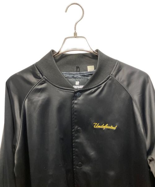 UNDEFEATED（アンディフィーテッド）UNDEFEATED (アンディフィーテッド) ブルペンジャケット ブラック サイズ:Mの古着・服飾アイテム