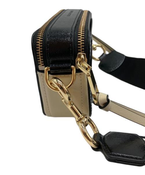 MARC JACOBS（マークジェイコブズ）MARC JACOBS (マークジェイコブズ) スナップショットショルダーバッグ アイボリー×ブラックの古着・服飾アイテム
