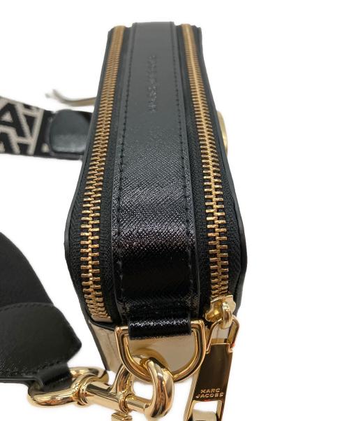MARC JACOBS（マークジェイコブズ）MARC JACOBS (マークジェイコブズ) スナップショットショルダーバッグ アイボリー×ブラックの古着・服飾アイテム