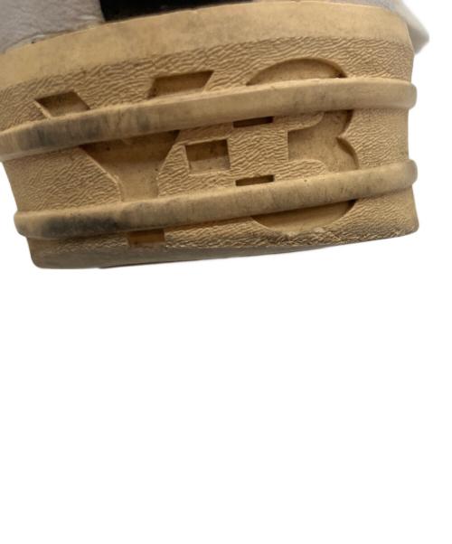 Y-3（ワイスリー）Y-3 (ワイスリー) YUBEN MID ハイカットスニーカー ホワイト サイズ:24.5cmの古着・服飾アイテム