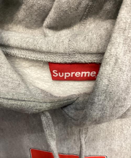 SUPREME（シュプリーム）SUPREME (シュプリーム) Portrait Hooded Sweatshirt(ポートレートフーデッドスウェットシャツ) プルオーバーパーカー グレー サイズ:Mの古着・服飾アイテム