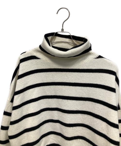 EVERYDAY I LIKE.（エヴリデイ アイ ライク）EVERYDAY I LIKE. (エヴリデイ アイ ライク) クロップドストライプタートルネックプルオーバー 厚手ニット ホワイト×ブラック サイズ:Freeの古着・服飾アイテム