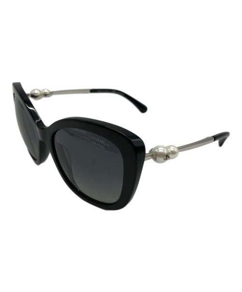 CHANEL（シャネル）CHANEL (シャネル) フェイクパールココマーク 偏光レンズ(POLARIZED) サングラス ブラック サイズ:55□18 140の古着・服飾アイテム