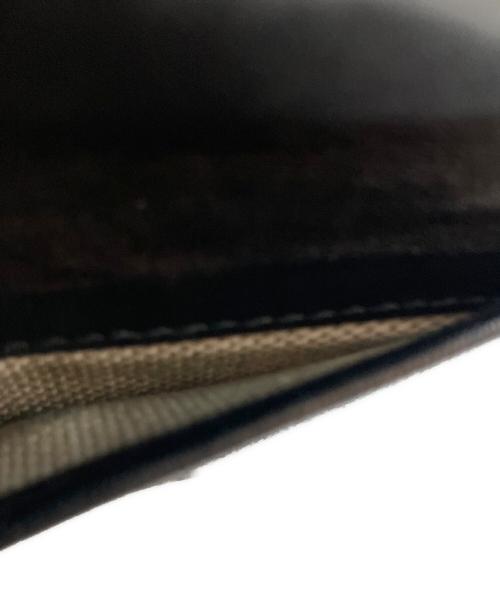 JIMMY CHOO（ジミーチュウ）JIMMY CHOO (ジミーチュウ) スタッズ 2つ折り財布 ブラックの古着・服飾アイテム