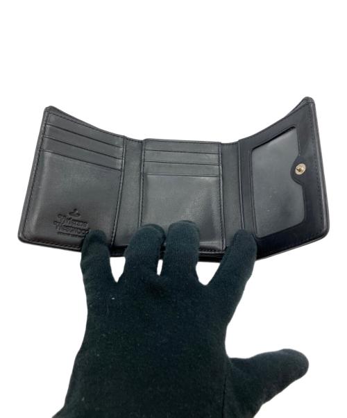 Vivienne Westwood（ヴィヴィアンウエストウッド）Vivienne Westwood (ヴィヴィアンウエストウッド) SMALL FRAME WALLET サフィアーノ レザー3つ折り財布 ブラックの古着・服飾アイテム
