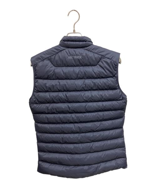 ARC'TERYX（アークテリクス）ARC'TERYX (アークテリクス) CERIUM VEST セリウム 2025年モデル ダウンベスト ネイビー サイズ:Sの古着・服飾アイテム