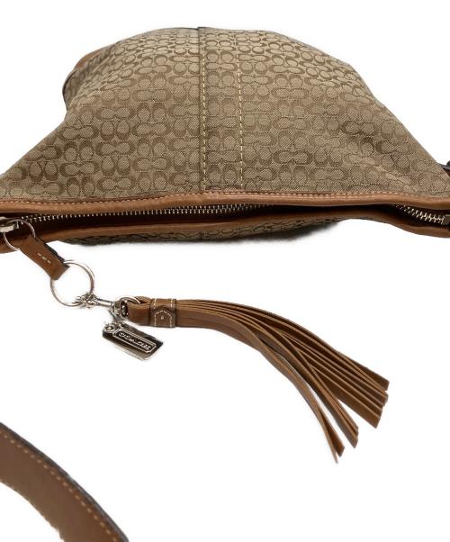 COACH（コーチ）COACH (コーチ) シグネチャー 総柄 タッセル ショルダーバッグ ブラウンの古着・服飾アイテム