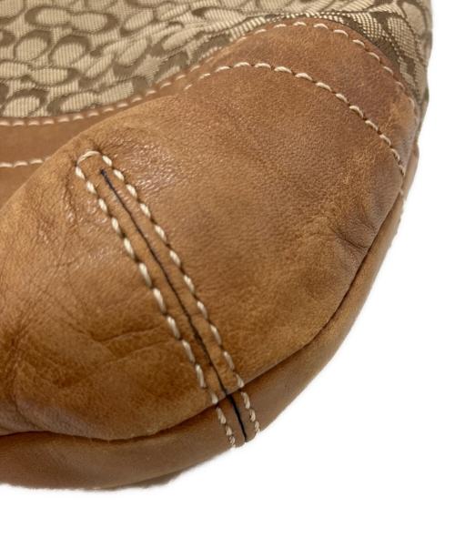 COACH（コーチ）COACH (コーチ) シグネチャー 総柄 タッセル ショルダーバッグ ブラウンの古着・服飾アイテム