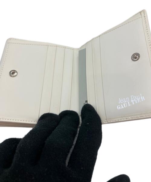 Jean Paul GAULTIER（ジャンポールゴルチェ）Jean Paul GAULTIER (ジャンポールゴルチェ) 2つ折り財布 ホワイトの古着・服飾アイテム