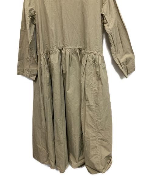 BEARDSLEY（ビアズリー）BEARDSLEY (ビアズリー) ギャザーシャツワンピース 長袖ワンピース カーキ サイズ:Freeの古着・服飾アイテム