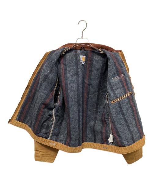 CarHartt（カーハート）CarHartt (カーハート) ALASKAN BREWING CO.刺繍有 企業ロゴ刺繍・USA製 デトロイトジャケット カーキ サイズ:XLの古着・服飾アイテム