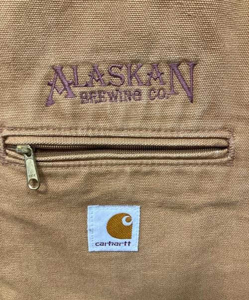 CarHartt（カーハート）CarHartt (カーハート) ALASKAN BREWING CO.刺繍有 企業ロゴ刺繍・USA製 デトロイトジャケット カーキ サイズ:XLの古着・服飾アイテム