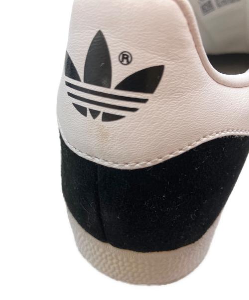 adidas（アディダス）adidas (アディダス) ガゼル スニーカー ホワイト×ブラック サイズ:24cmの古着・服飾アイテム