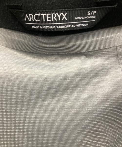 ARC'TERYX（アークテリクス）ARC'TERYX (アークテリクス) レイルロングジャケット ナイロンジャケット ブラック サイズ:Sの古着・服飾アイテム