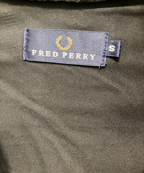 FRED PERRY（フレッドペリー）FRED PERRY (フレッドペリー) 背面刺繍ベロアトラックジャケット トラックジャケット ブラック サイズ:Sの古着・服飾アイテム