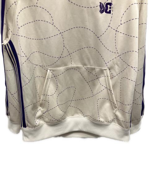 Needles（ニードルズ）Needles (ニードルズ) DC SHOES (ディーシーシューズ) Track Hoody Poly Smooth プルオーバーパーカー アイボリー×パープル サイズ:Mの古着・服飾アイテム