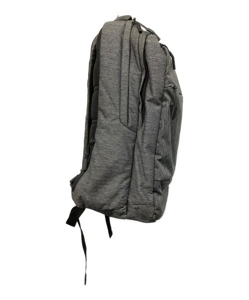 Incase（インケース）Incase (インケース) City バックパック グレーの古着・服飾アイテム