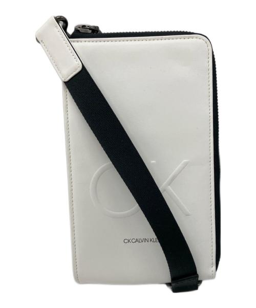 Calvin Klein（カルバンクライン）Calvin Klein (カルバンクライン) スマホショルダーバッグ ホワイトの古着・服飾アイテム