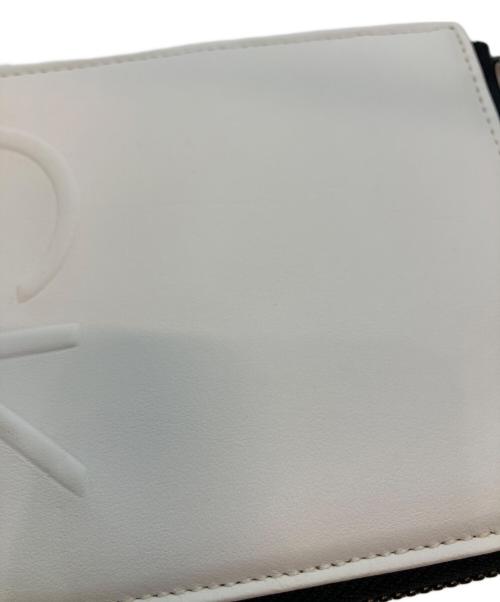 Calvin Klein（カルバンクライン）Calvin Klein (カルバンクライン) スマホショルダーバッグ ホワイトの古着・服飾アイテム