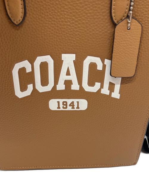 COACH（コーチ）COACH (コーチ) ディラン トート・ヴァーシティ トートバッグ ブラウンの古着・服飾アイテム