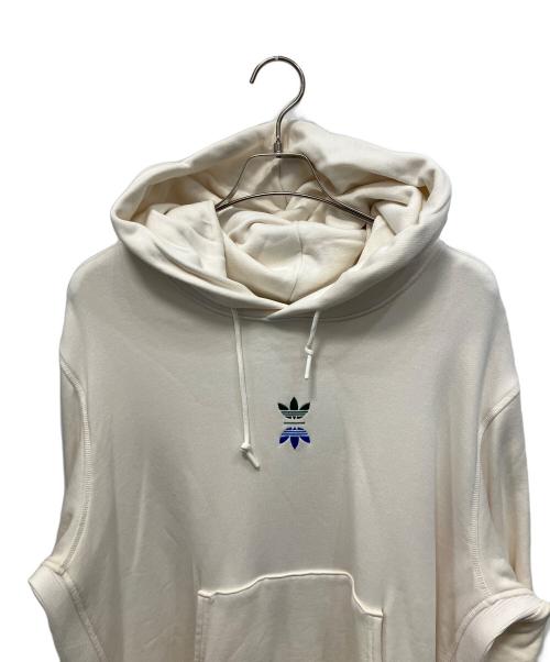 adidas（アディダス）adidas (アディダス) ROLLING LINKS 撥水 プルオーバー 長袖フーディー プルオーバーパーカー アイボリー サイズ:XXLの古着・服飾アイテム