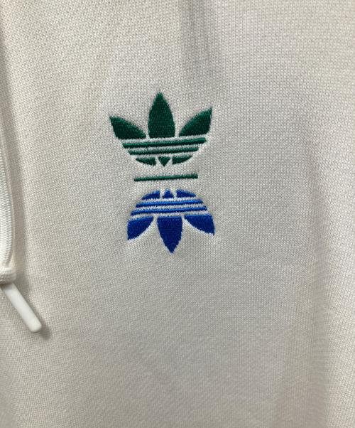adidas（アディダス）adidas (アディダス) ROLLING LINKS 撥水 プルオーバー 長袖フーディー プルオーバーパーカー アイボリー サイズ:XXLの古着・服飾アイテム