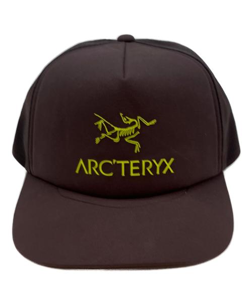 ARC'TERYX（アークテリクス）ARC'TERYX (アークテリクス) Bird Word Trucker Curved キャップ ブラウン サイズ:Freeの古着・服飾アイテム