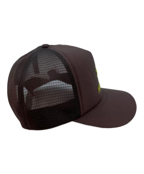 ARC'TERYX（アークテリクス）ARC'TERYX (アークテリクス) Bird Word Trucker Curved キャップ ブラウン サイズ:Freeの古着・服飾アイテム