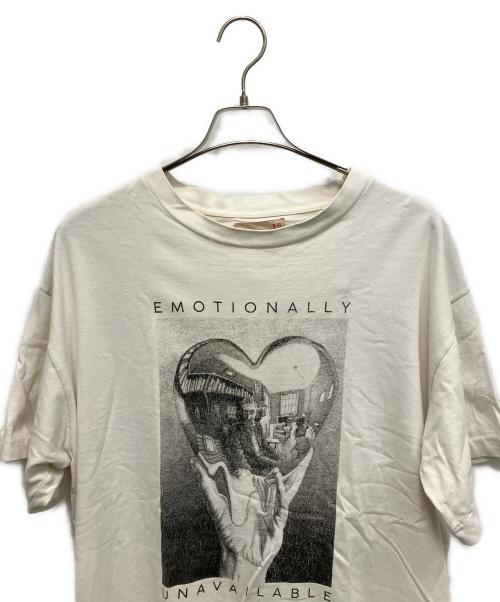 EMOTIONALLY UNAVAILABLE（エモーショナリー・アンアベイラブル）EMOTIONALLY UNAVAILABLE (エモーショナリー・アンアベイラブル) Tシャツ ホワイト サイズ:XLの古着・服飾アイテム