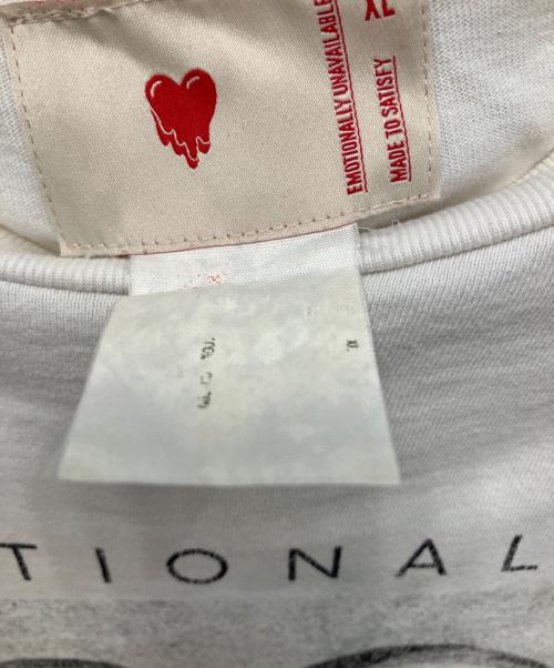 EMOTIONALLY UNAVAILABLE（エモーショナリー・アンアベイラブル）EMOTIONALLY UNAVAILABLE (エモーショナリー・アンアベイラブル) Tシャツ ホワイト サイズ:XLの古着・服飾アイテム