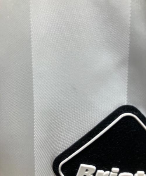 Carhartt WIP（カーハート ワーク イン プログレス）Carhartt WIP (カーハート ワーク イン プログレス) F.C.R.B. (エフシーレアルブリストル) ウォームアップ ピステ ホワイト サイズ:Mの古着・服飾アイテム