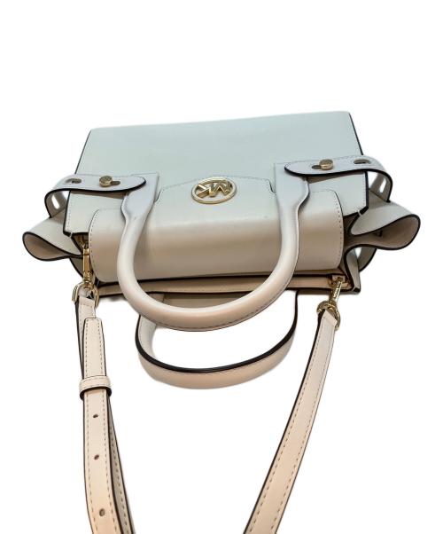 MICHAEL KORS（マイケルコース）MICHAEL KORS (マイケルコース) CARMEN MD FLAP SATCHEL カルメンミディアムフラップサッチェル 2WAYバッグ ホワイトの古着・服飾アイテム