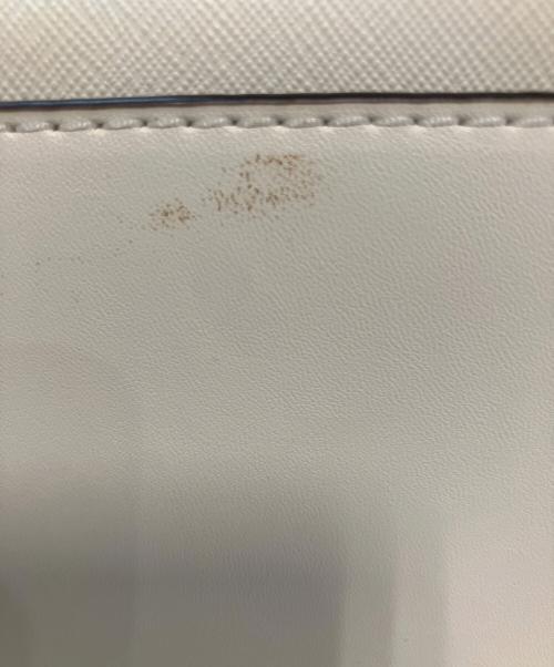 MICHAEL KORS（マイケルコース）MICHAEL KORS (マイケルコース) CARMEN MD FLAP SATCHEL カルメンミディアムフラップサッチェル 2WAYバッグ ホワイトの古着・服飾アイテム