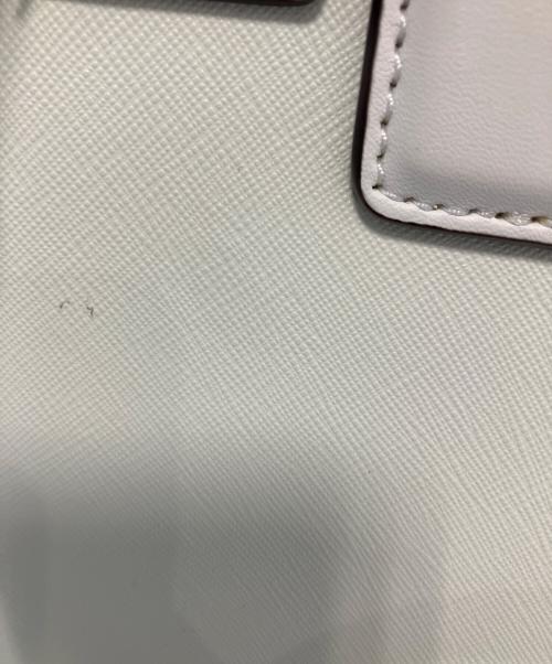 MICHAEL KORS（マイケルコース）MICHAEL KORS (マイケルコース) CARMEN MD FLAP SATCHEL カルメンミディアムフラップサッチェル 2WAYバッグ ホワイトの古着・服飾アイテム