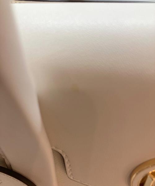 MICHAEL KORS（マイケルコース）MICHAEL KORS (マイケルコース) CARMEN MD FLAP SATCHEL カルメンミディアムフラップサッチェル 2WAYバッグ ホワイトの古着・服飾アイテム