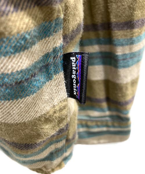 Patagonia（パタゴニア）Patagonia (パタゴニア) ライトウェイトフィヨルドフランネルシャツ 長袖シャツ オリーブ サイズ:Mの古着・服飾アイテム