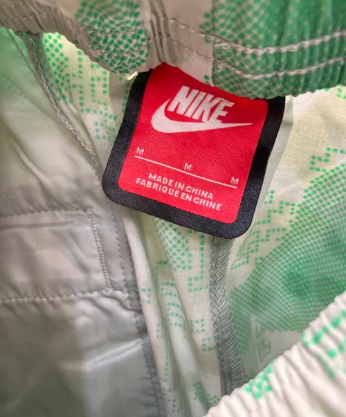 NIKE（ナイキ）NIKE (ナイキ) テック ウーブン カモ オーバーサイズドフィット パンツ カモフラージュ柄 ナイロンパンツ グリーン サイズ:Mの古着・服飾アイテム