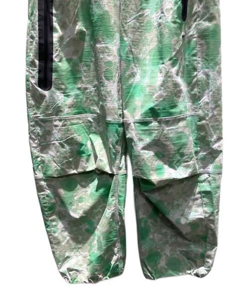 NIKE（ナイキ）NIKE (ナイキ) テック ウーブン カモ オーバーサイズドフィット パンツ カモフラージュ柄 ナイロンパンツ グリーン サイズ:Mの古着・服飾アイテム