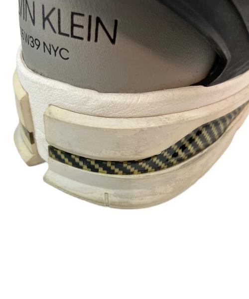 Calvin Klein（カルバンクライン）Calvin Klein (カルバンクライン) Calvin Klein 205W39NYC CARLOS10 ダッドスニーカー グレー サイズ:US10の古着・服飾アイテム